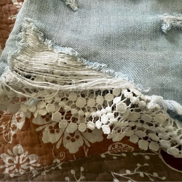 Re brand blue Jean shorts with lace. Size 7 girls. - Picture 4 of 5